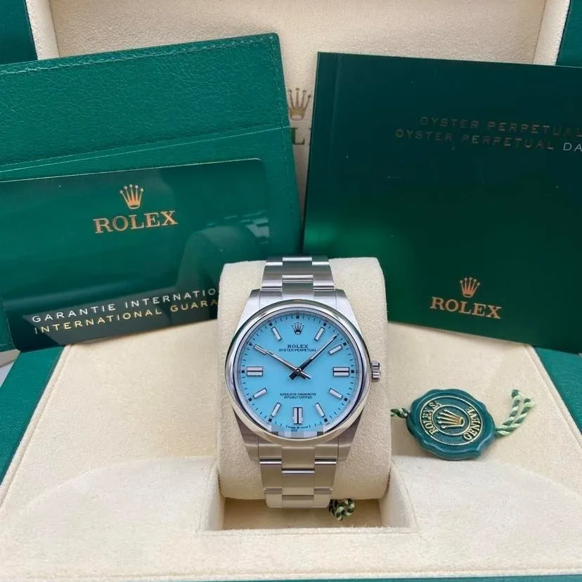 "Embodying Timeless Elegance: The Swiss Rolex Daytona with Tiffany Blue Dial"